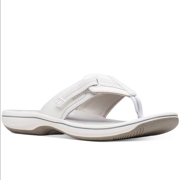 best price on clarks flip flops